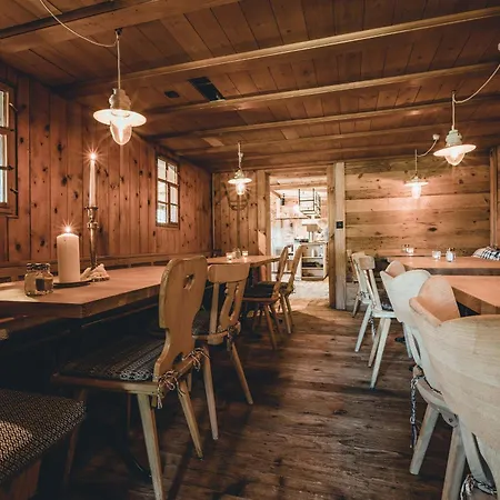 Alpenblick Bergrestaurant & *